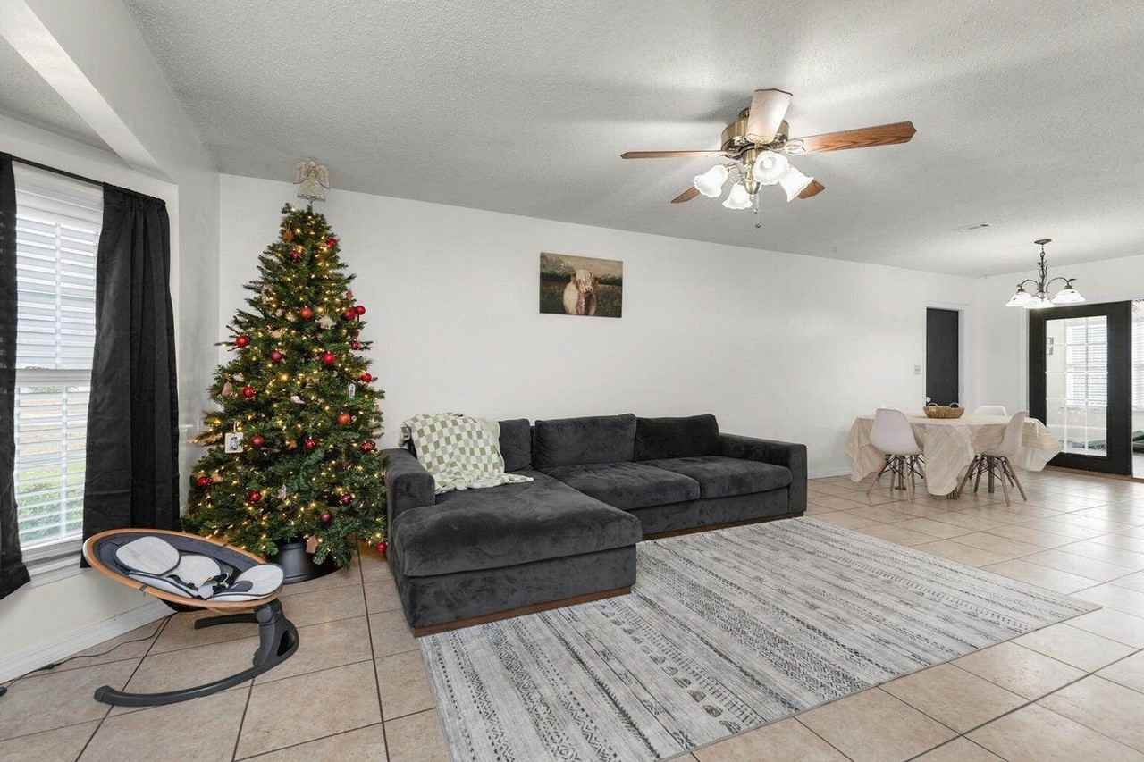 400 Brown Pl - Photo 4 of 22