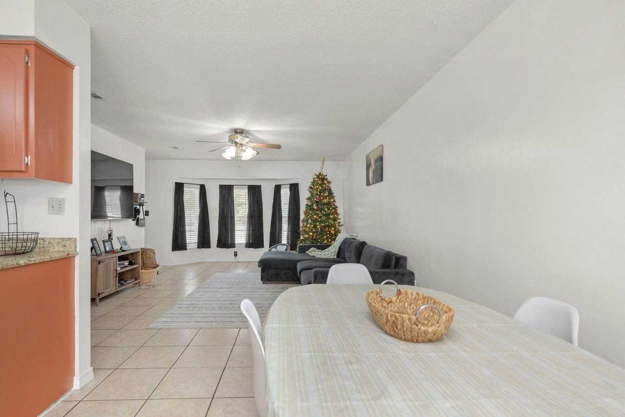 400 Brown Pl - Photo 7 of 22