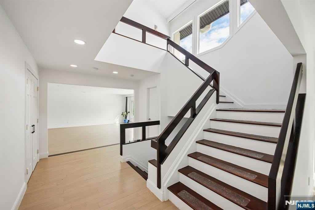 11 Hudson Ter - Photo 2 of 25