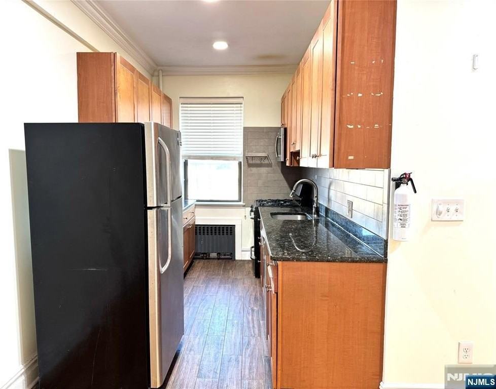 855 Broad Ave - Photo 3 of 29