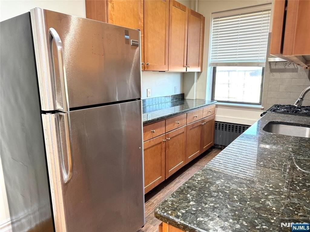 855 Broad Ave - Photo 4 of 29