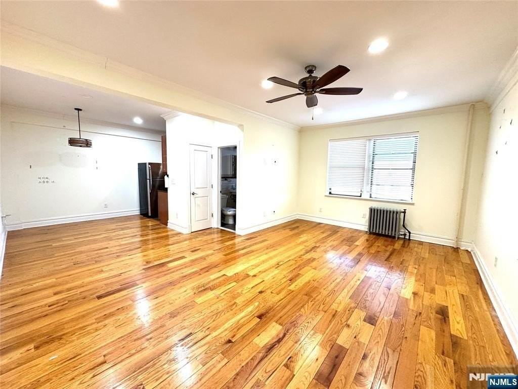 855 Broad Ave - Photo 5 of 29