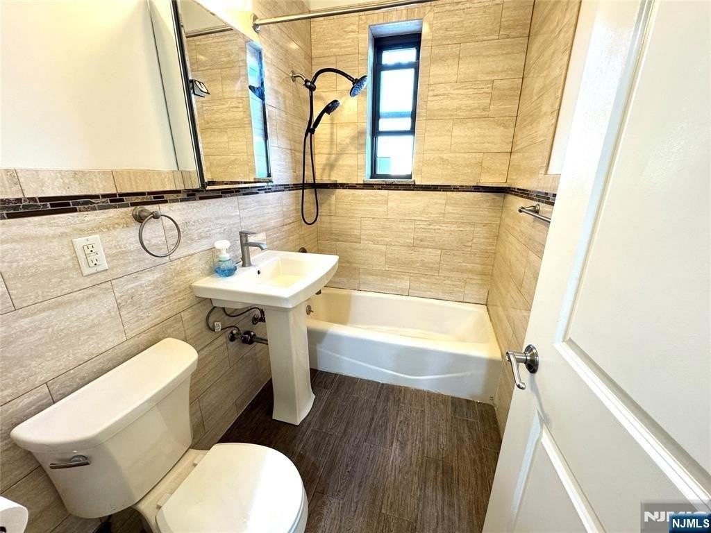 855 Broad Ave - Photo 6 of 29