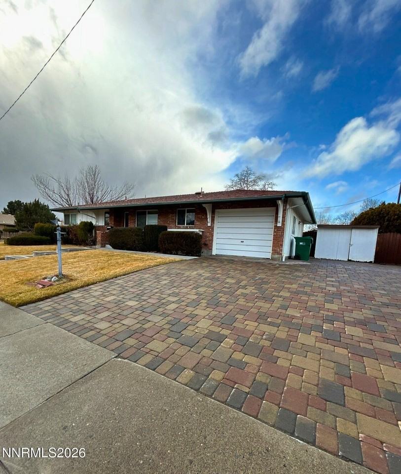 1010 Tyler Way - Photo 2 of 11