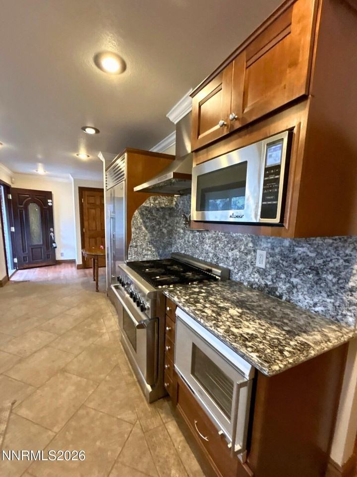 1010 Tyler Way - Photo 6 of 11