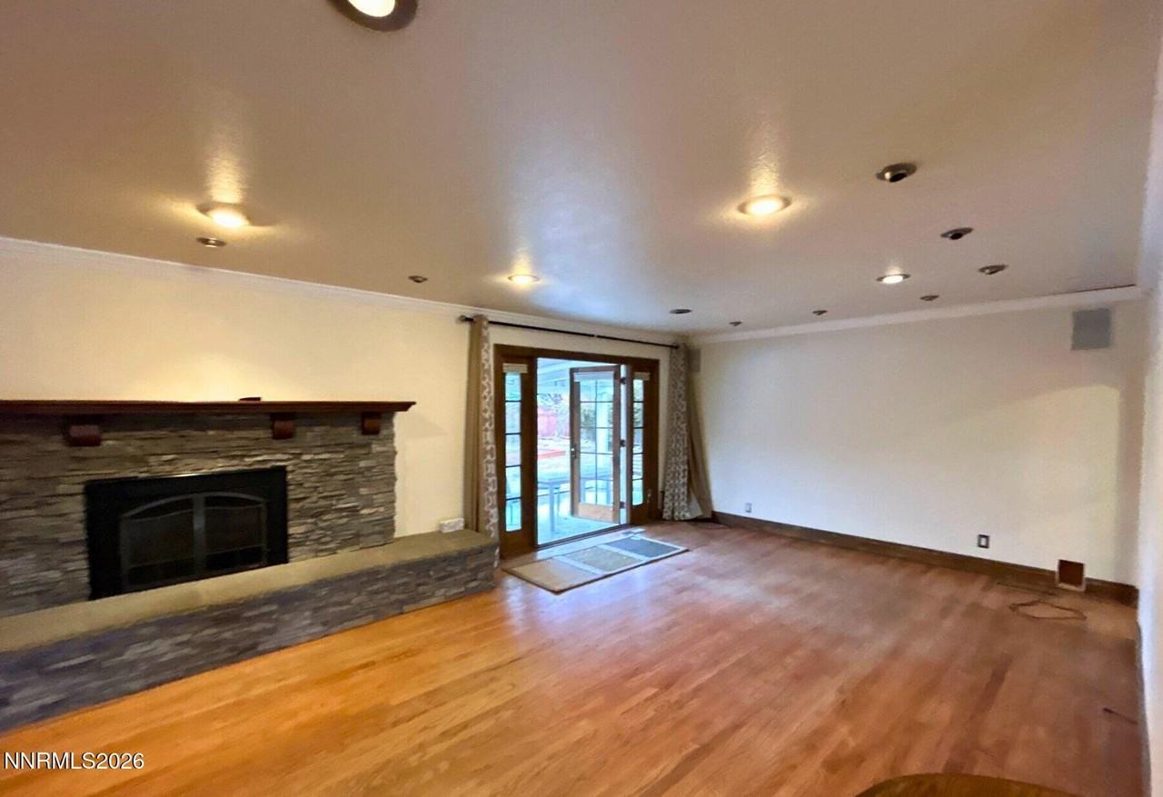 1010 Tyler Way - Photo 7 of 11