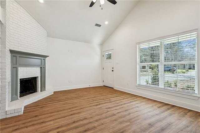 20205 Garland St - Photo 3 of 15