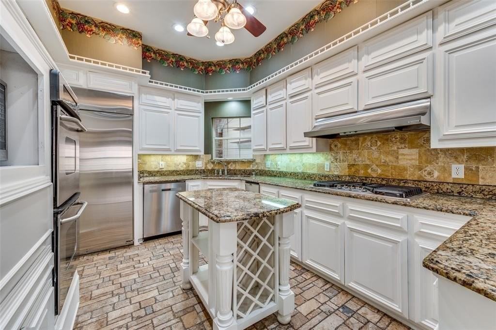 908 Mccoy Dr - Photo 2 of 32