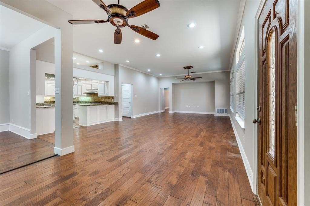 908 Mccoy Dr - Photo 3 of 32