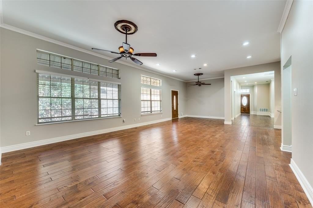 908 Mccoy Dr - Photo 4 of 32