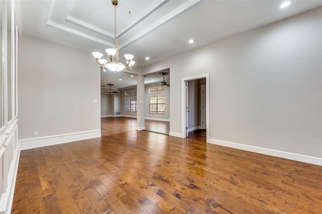 908 Mccoy Dr - Photo 6 of 32