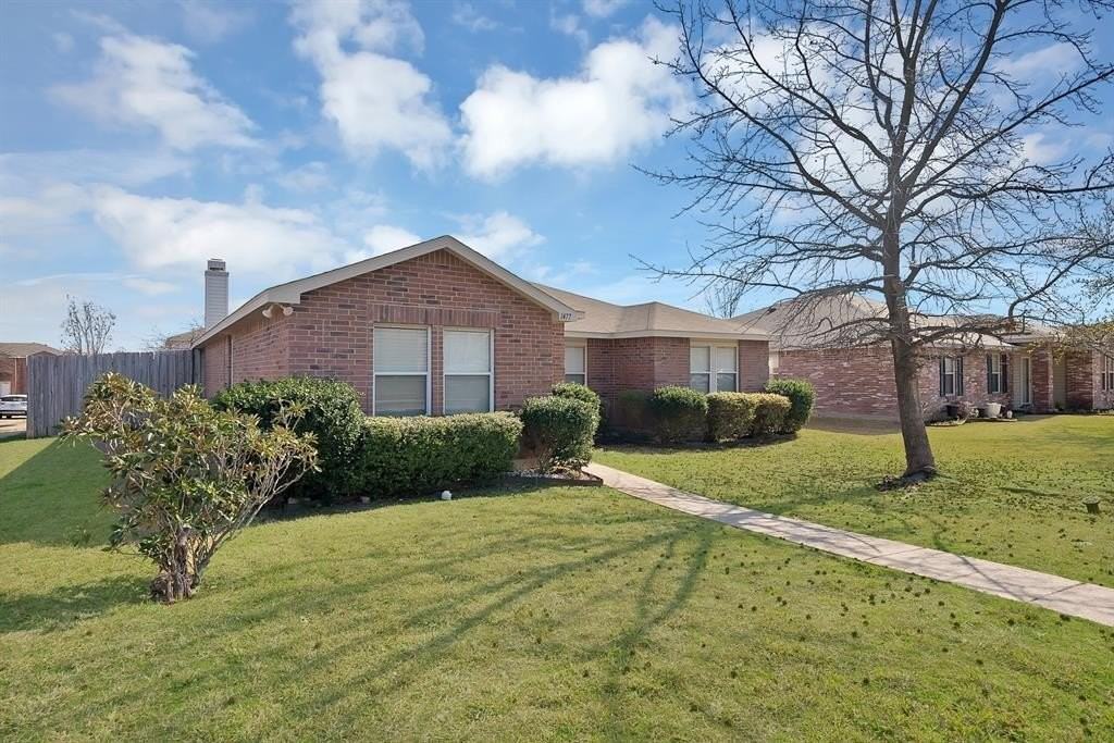 1477 Greenbrook Dr - Photo 2 of 37