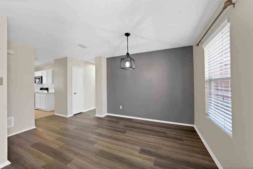 1477 Greenbrook Dr - Photo 4 of 37