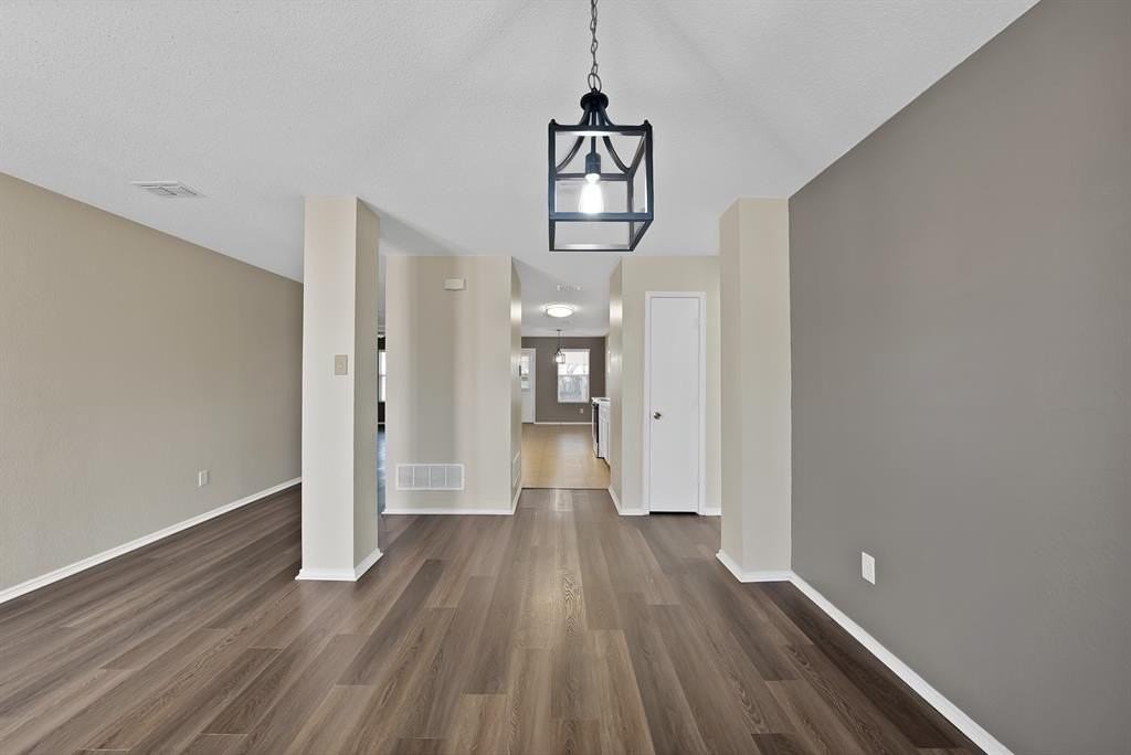 1477 Greenbrook Dr - Photo 5 of 37