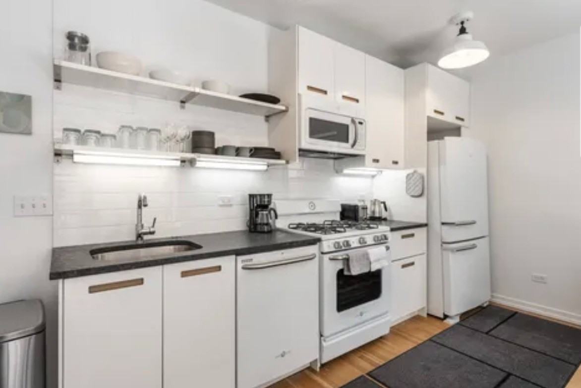 1219 W Gunnison St #2R - Photo 4 of 13