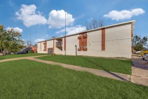 featured image of 1001 W Elm St #204