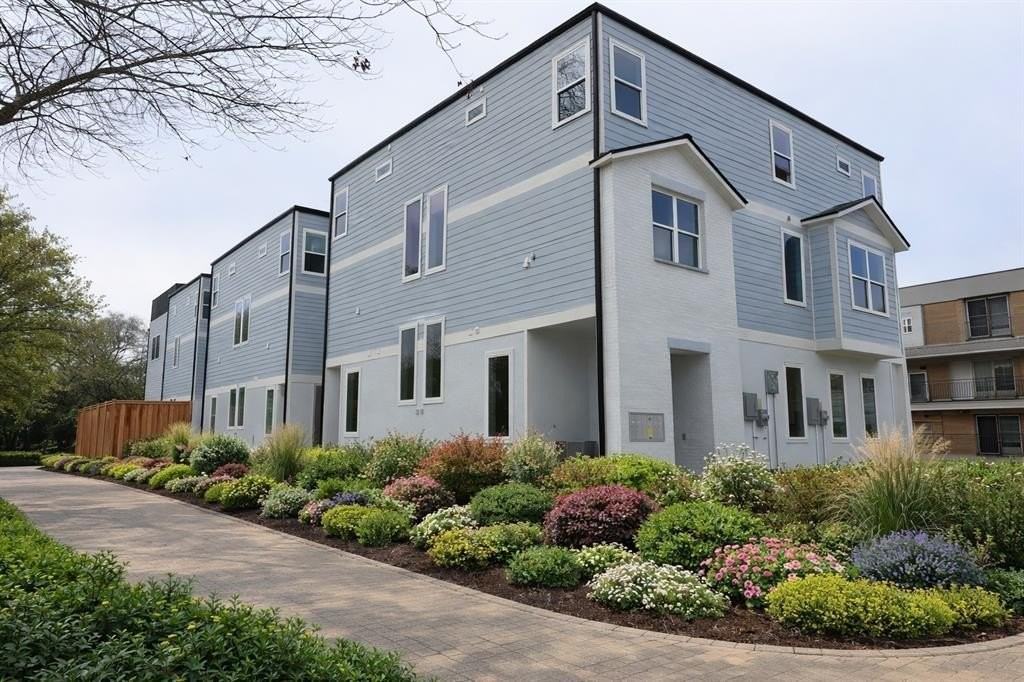 401 Bryan St - Photo 2 of 25