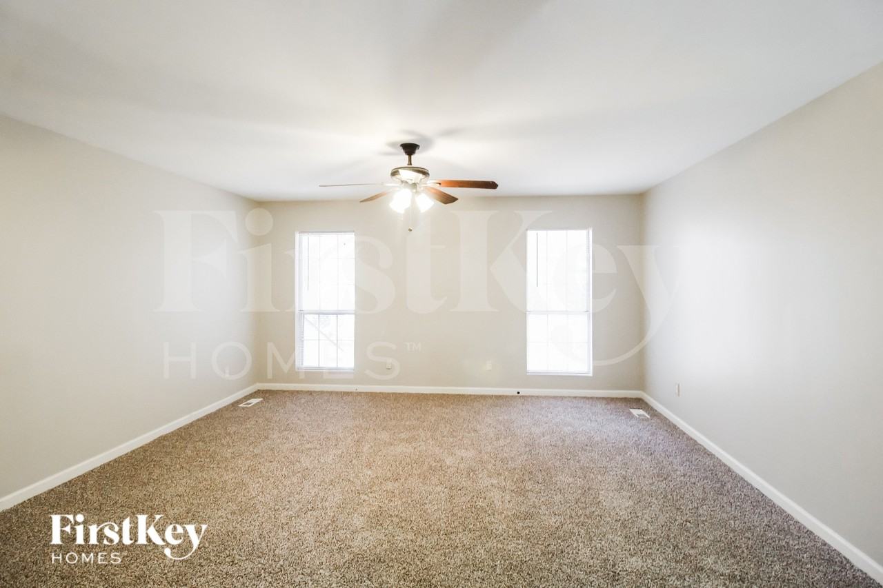 6582 Wellington Sq - Photo 6 of 19