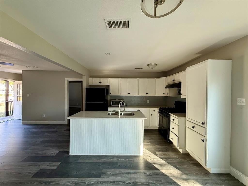 1408 Lakeside Dr - Photo 4 of 12