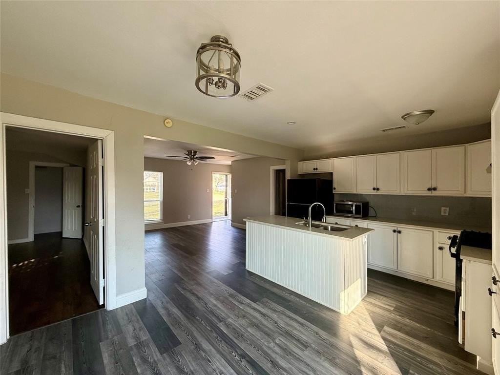 1408 Lakeside Dr - Photo 5 of 12