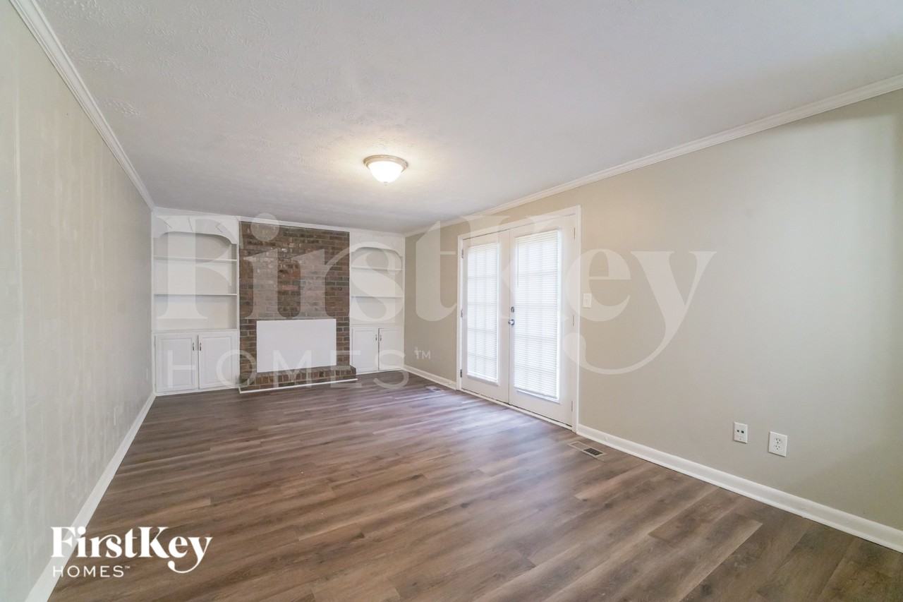 3045 Forestside Ln - Photo 3 of 16