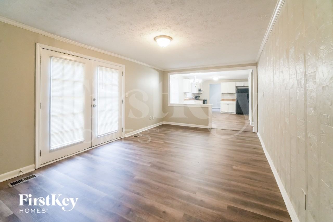 3045 Forestside Ln - Photo 4 of 16