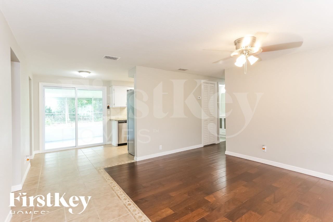 447 Clermont Dr W - Photo 5 of 18