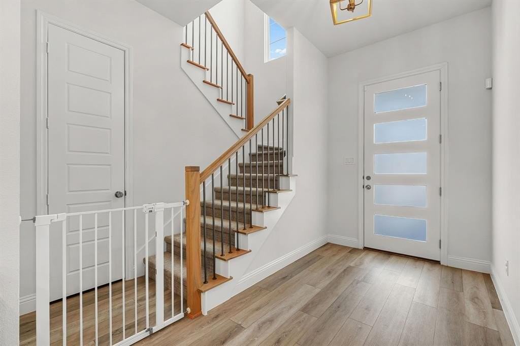 2124 Village Walk Pl - Photo 4 of 25