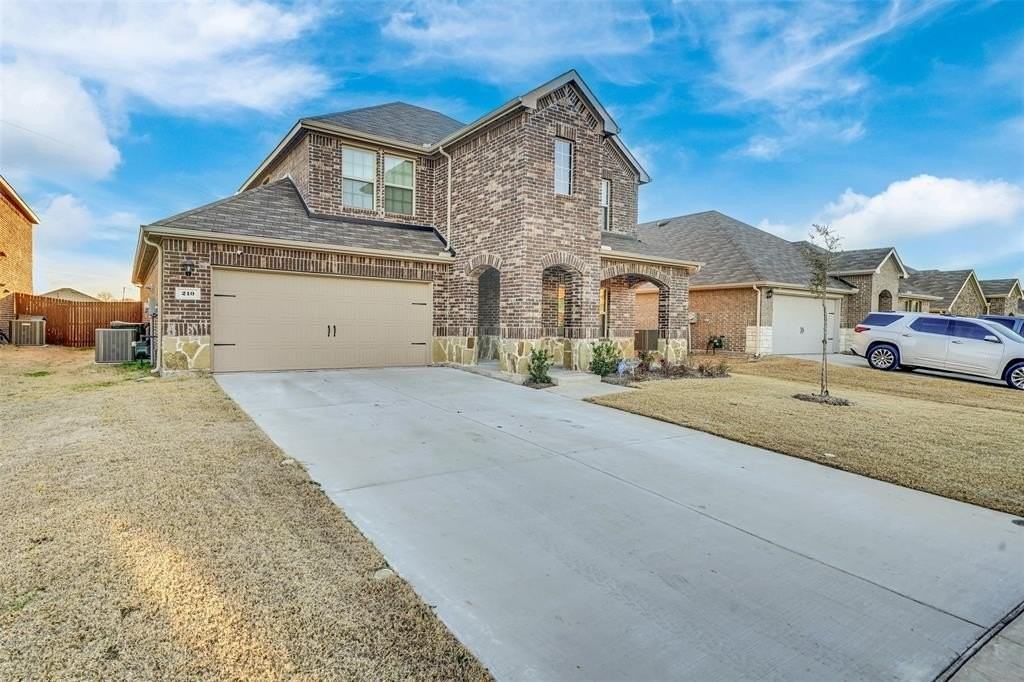 210 Augusta Ct - Photo 3 of 37