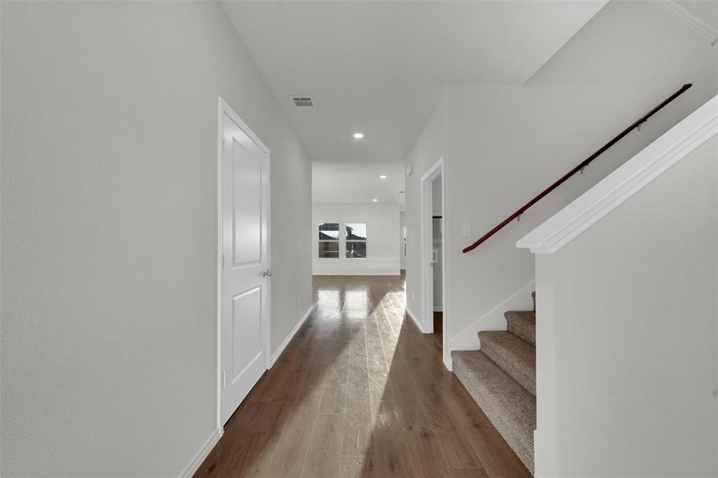 210 Augusta Ct - Photo 4 of 37