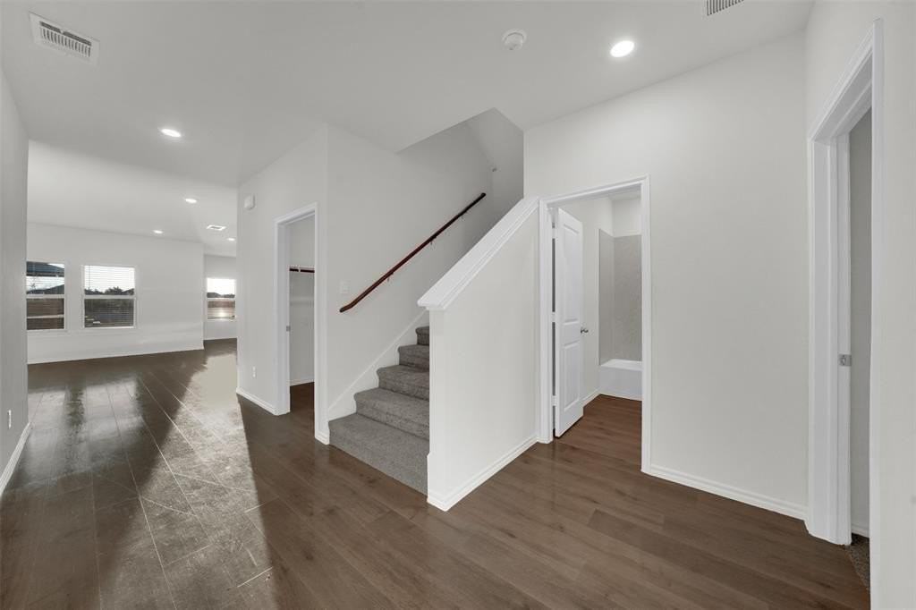 210 Augusta Ct - Photo 5 of 37