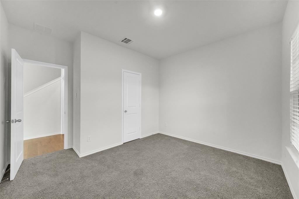 210 Augusta Ct - Photo 6 of 37