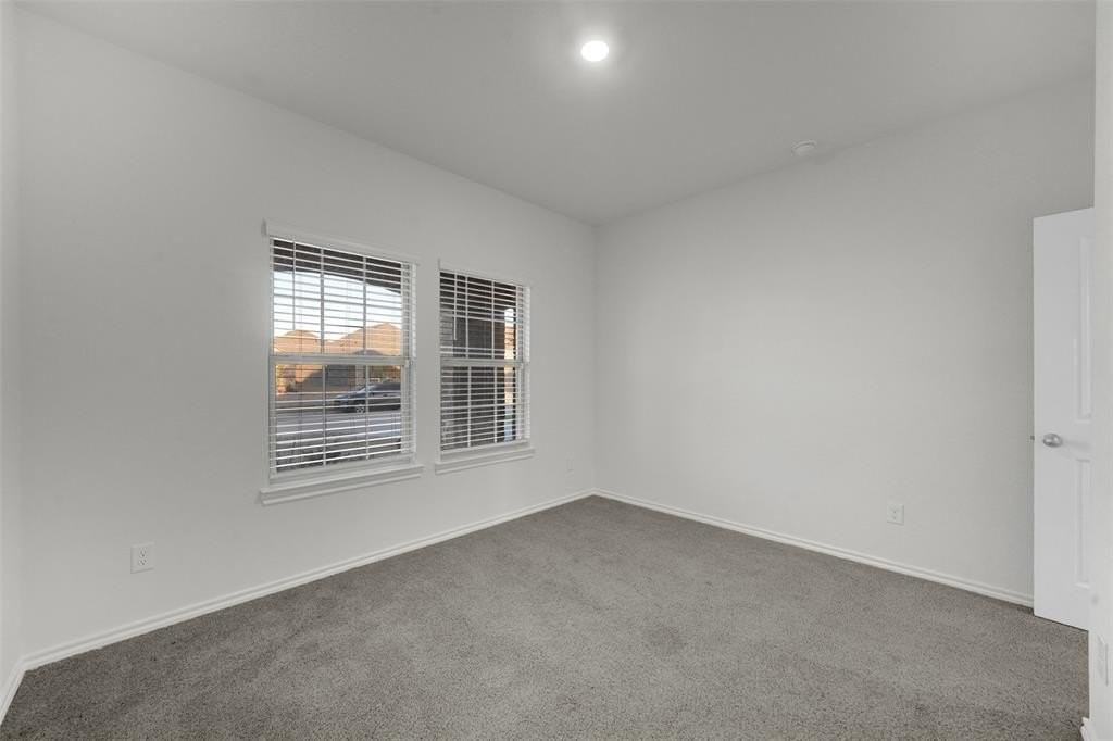 210 Augusta Ct - Photo 7 of 37