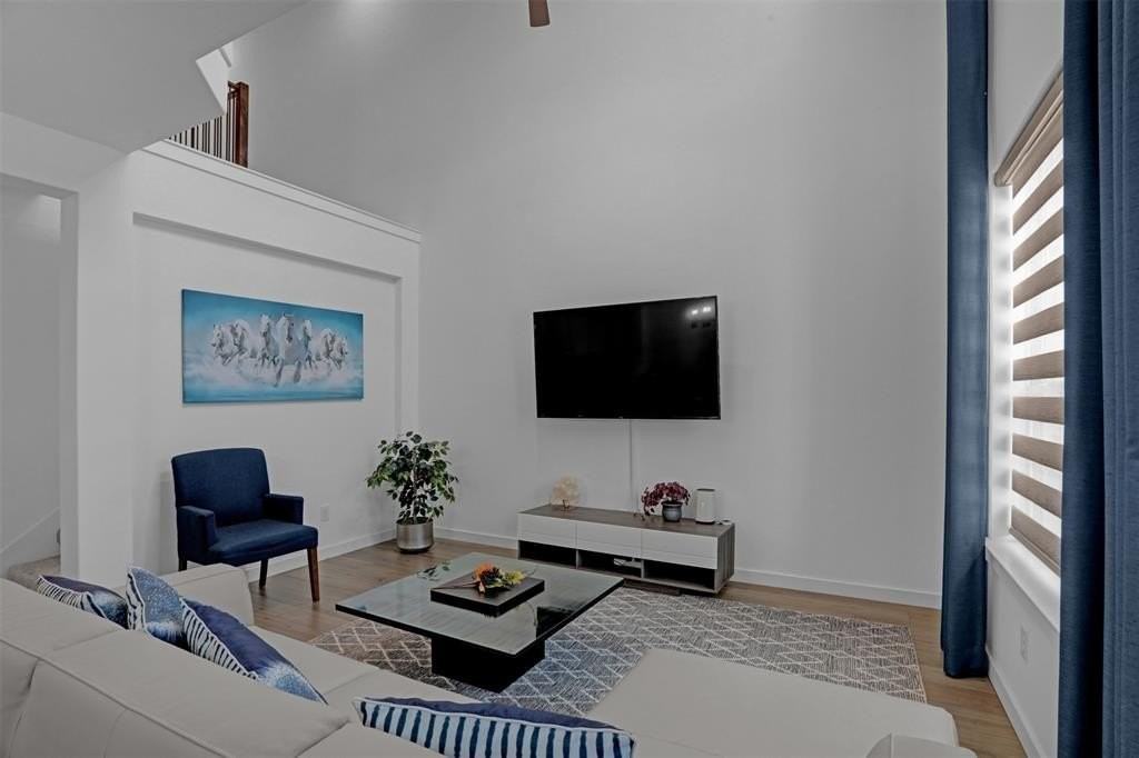 2720 Parkview Pl - Photo 4 of 21