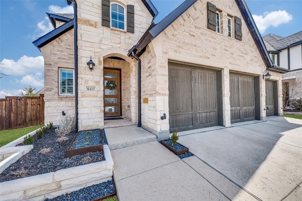 8433 Colburn - Photo 3 of 29