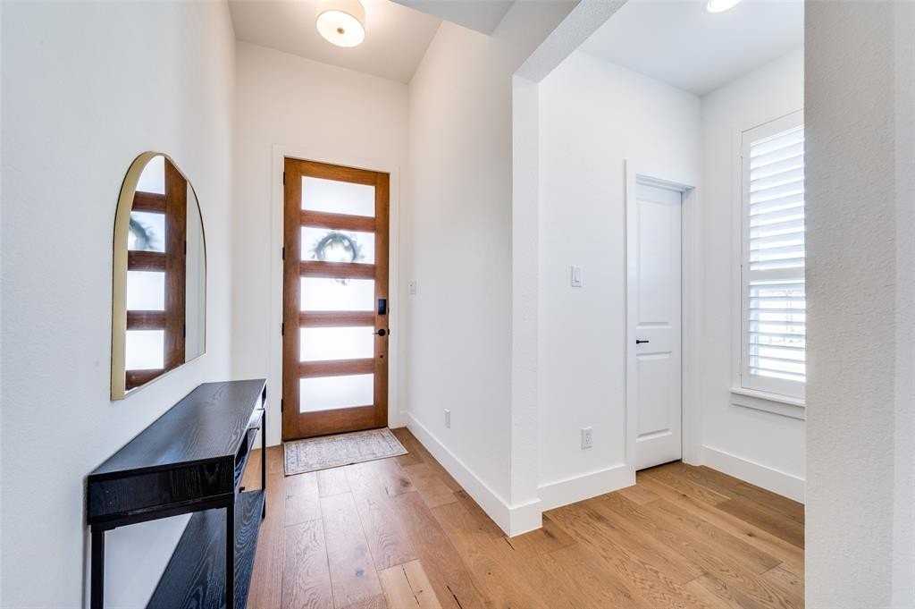 8433 Colburn - Photo 4 of 29