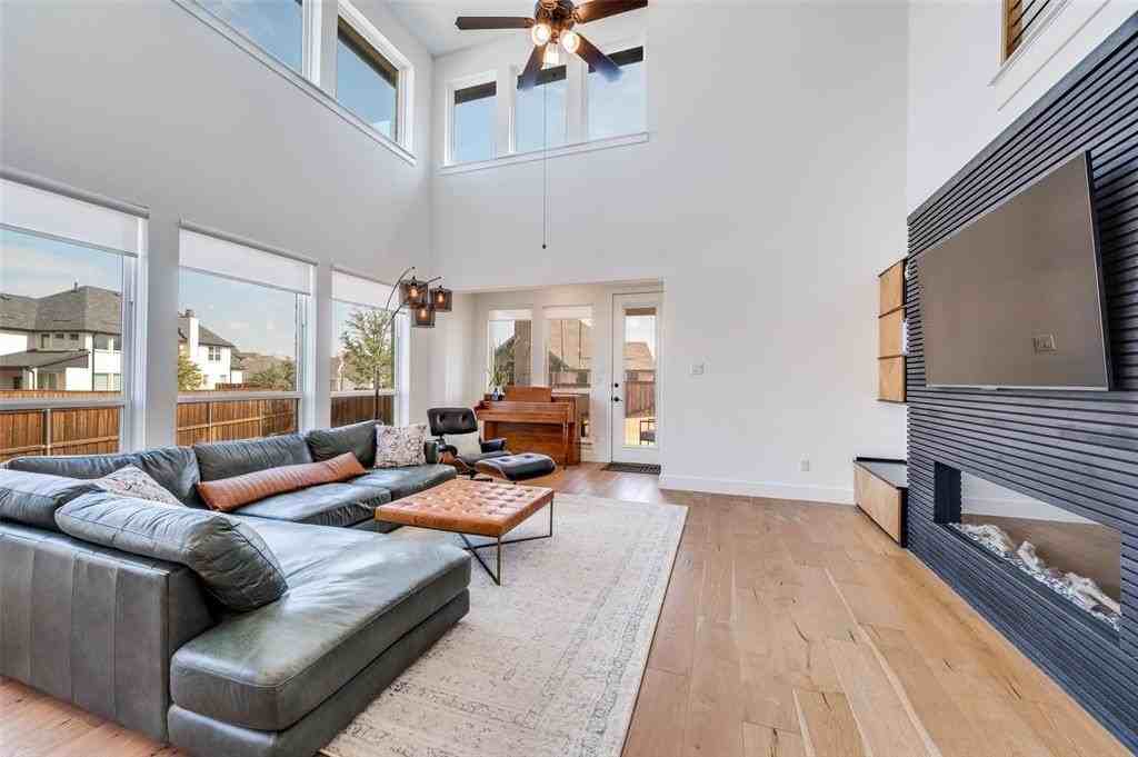 8433 Colburn - Photo 5 of 29