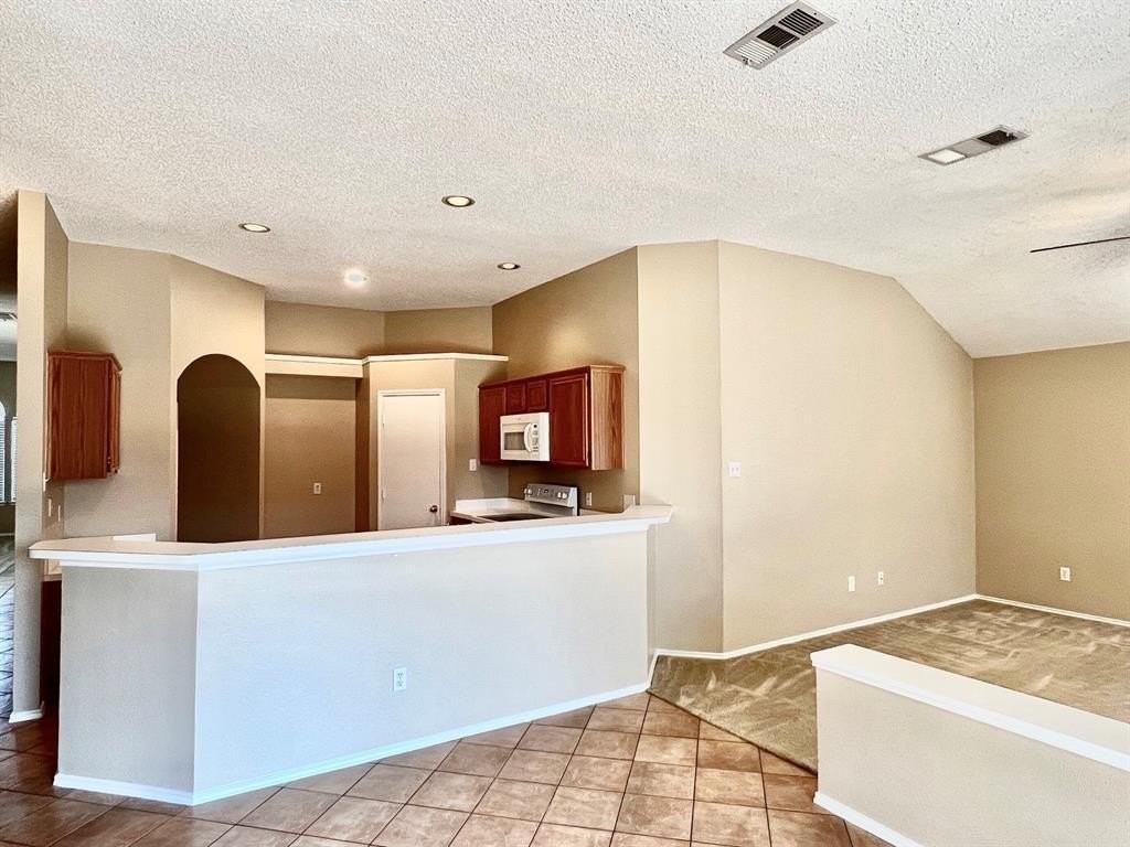 875 Shoal Creek Dr - Photo 3 of 20