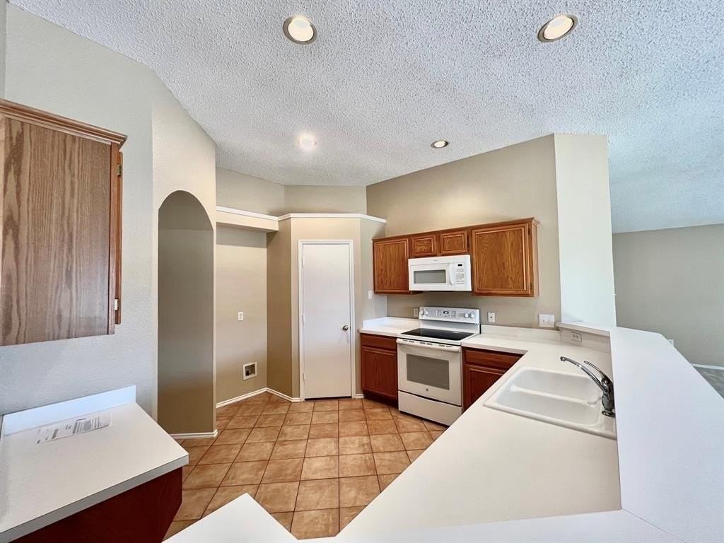 875 Shoal Creek Dr - Photo 5 of 20