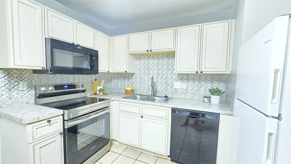 5563 Richardson St - Photo 4 of 11