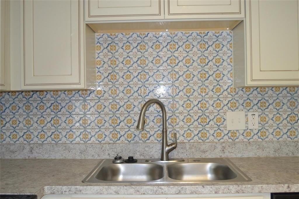 5563 Richardson St - Photo 7 of 11