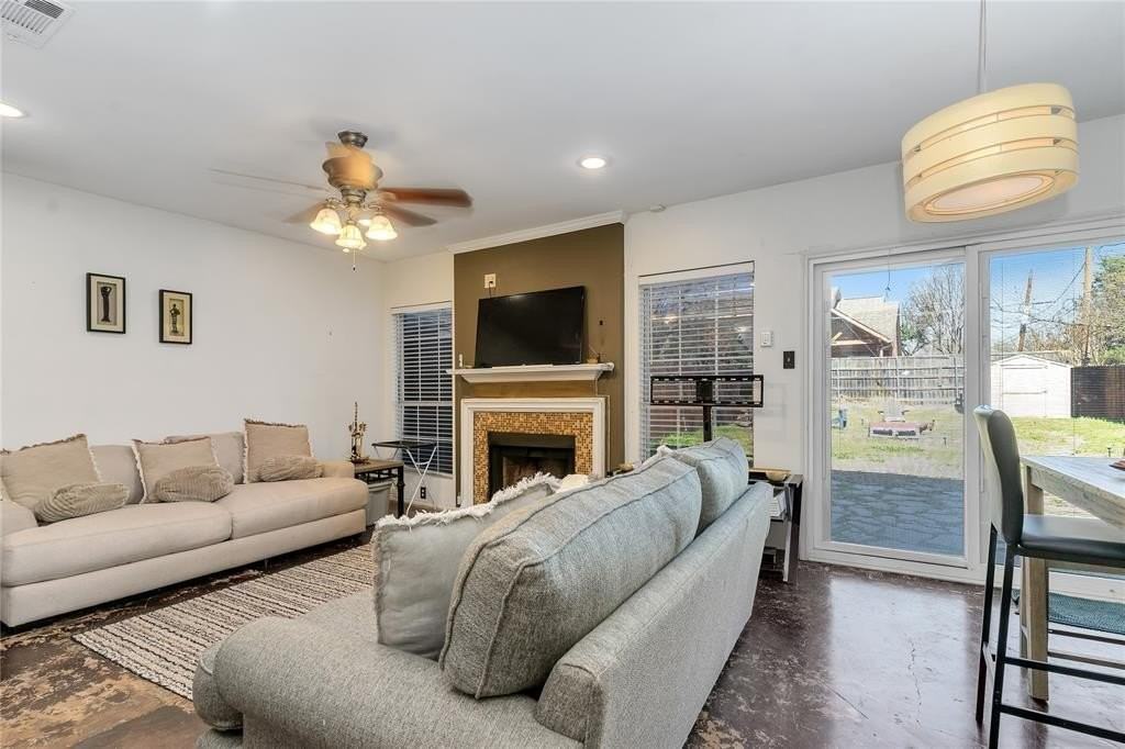 1507 Maybrook Ct - Photo 2 of 15