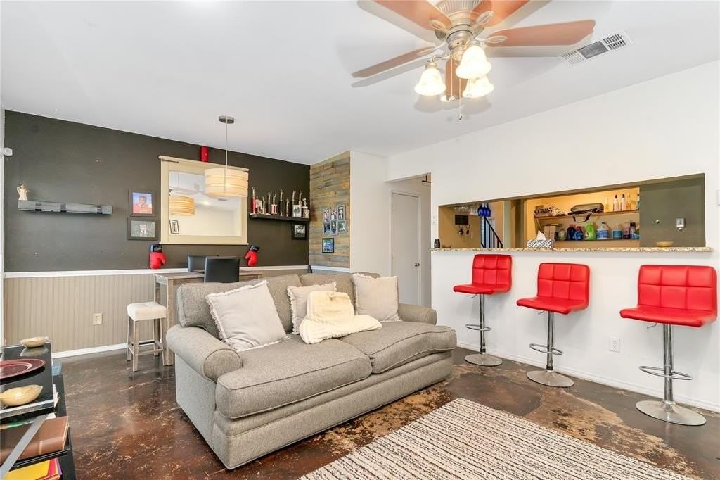1507 Maybrook Ct - Photo 3 of 15