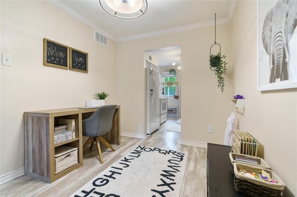 7707 Meadow Park Dr #112 - Photo 5 of 18