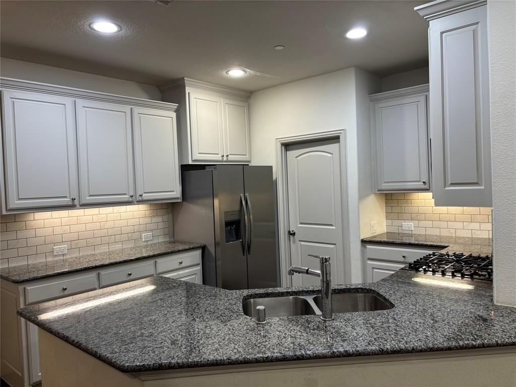 4220 Tallulah Dr - Photo 3 of 32