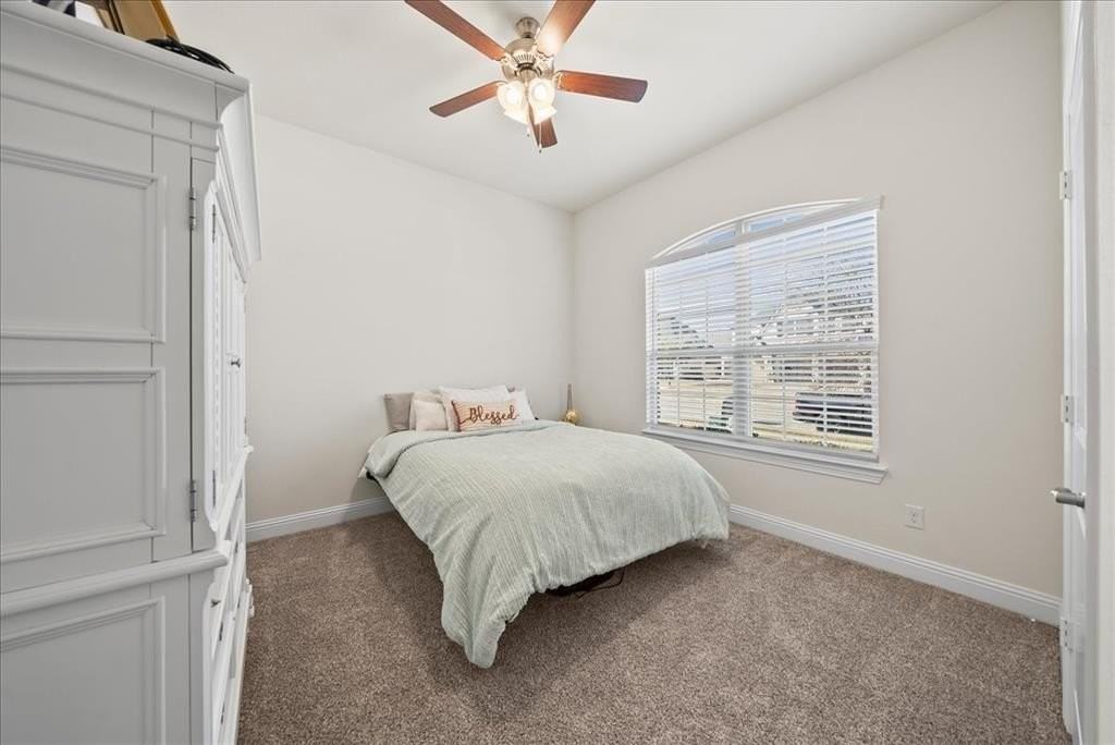 1321 Benavites Dr - Photo 4 of 27