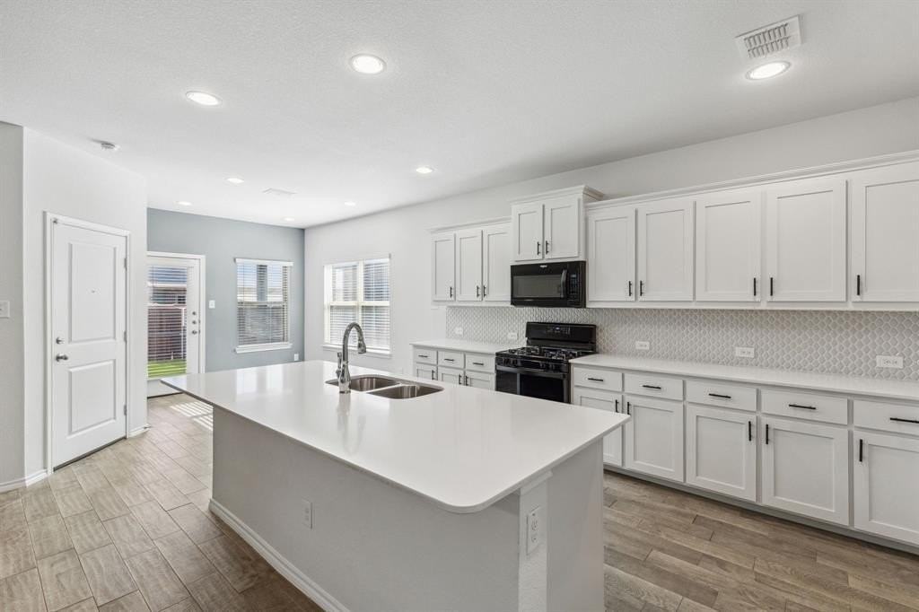 1908 Emilia Dr - Photo 3 of 22