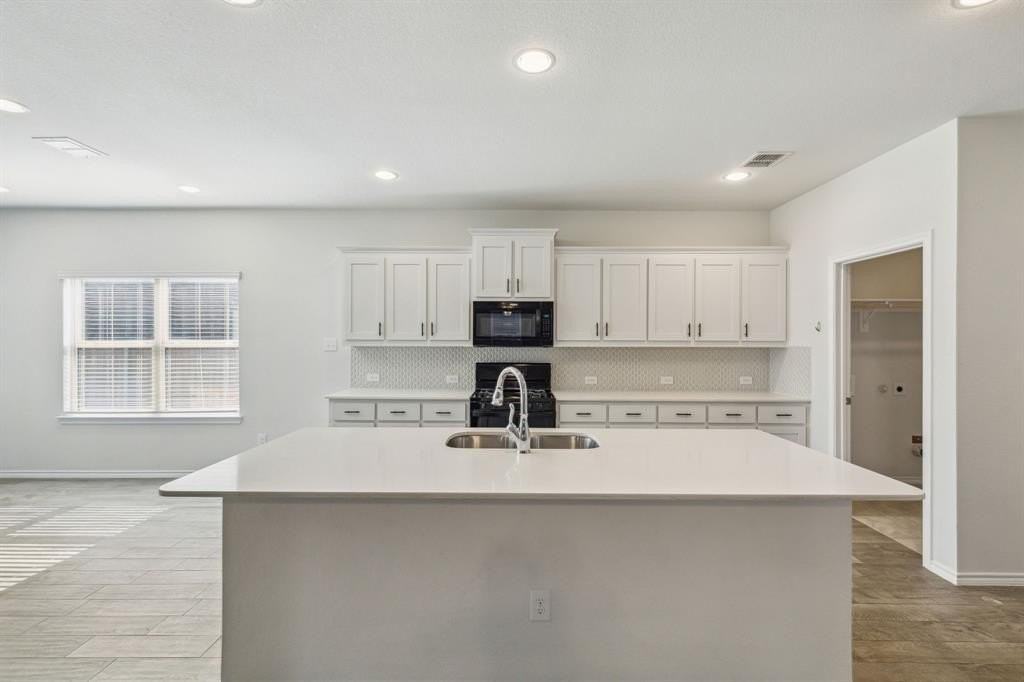 1908 Emilia Dr - Photo 4 of 22