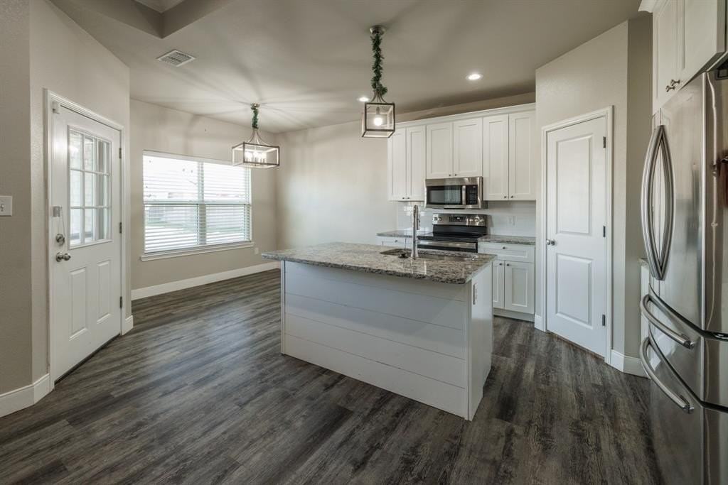 7437 Sleepy Hollow Ln - Photo 4 of 40