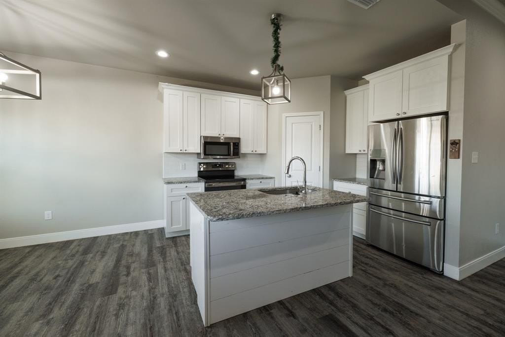 7437 Sleepy Hollow Ln - Photo 5 of 40